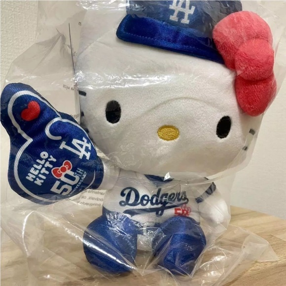 Los Angeles Dodgers Hello Kitty plush 50th Anniversary Plush SGA 8/19/24 - Picture 5 of 6